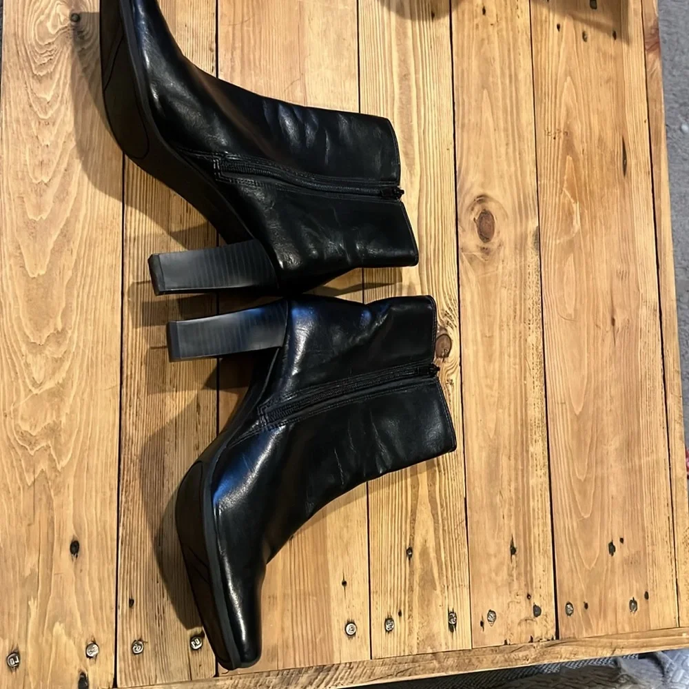 Women’s black leather 3 inch heal boots size 10 - Picture 3 of 7